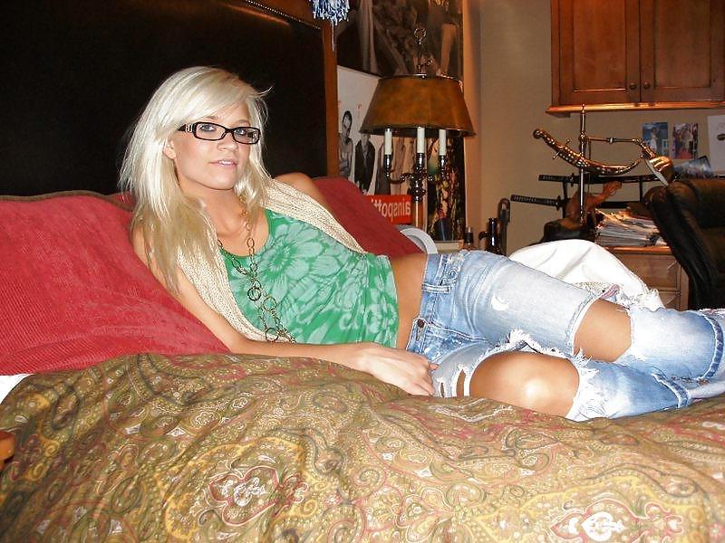 25P Hot girls in jeans III