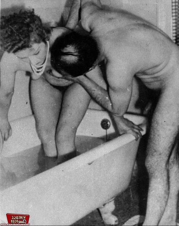 12P Several ladies from the fifties bathing very sexy