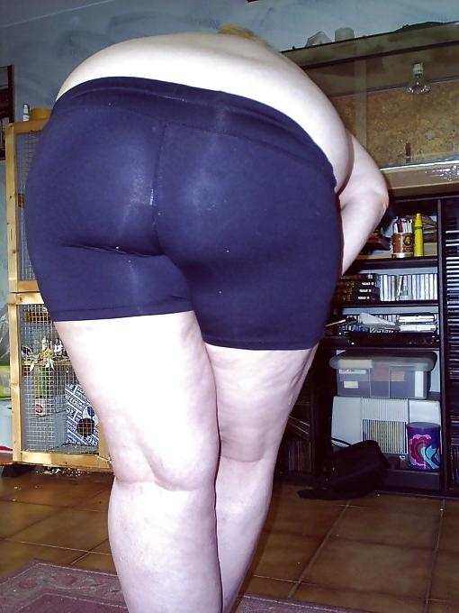 12P Very fat women in panties