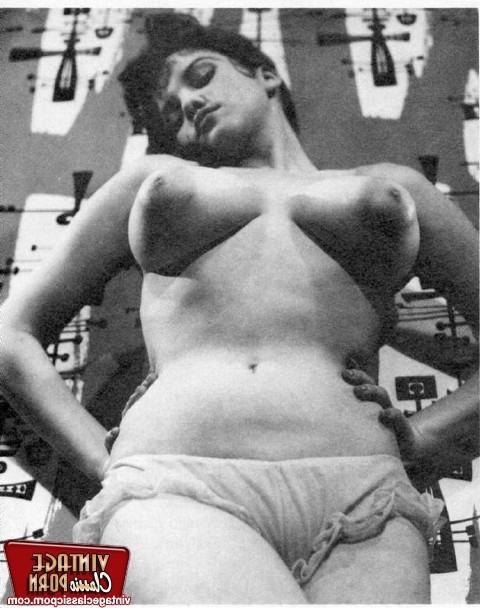 12P Several sexy vintage babes showing their big puffy nipples