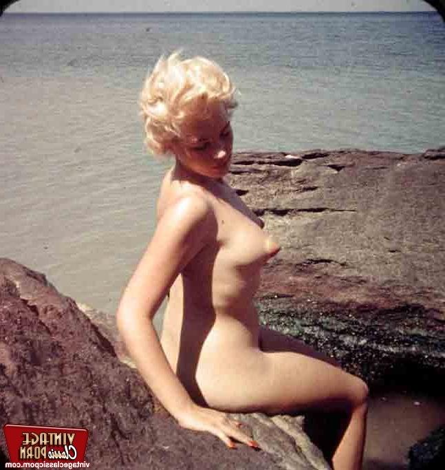 12P Several sexy vintage babes showing their big puffy nipples