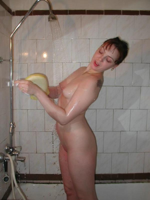 16P Sexy amateur showering her pussy in the bathroom