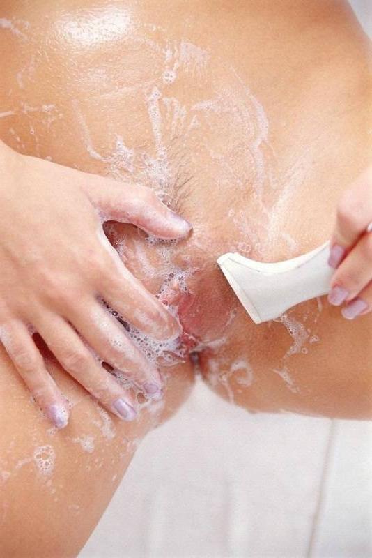 16P Mature single fingering hard pussy in the bathroom