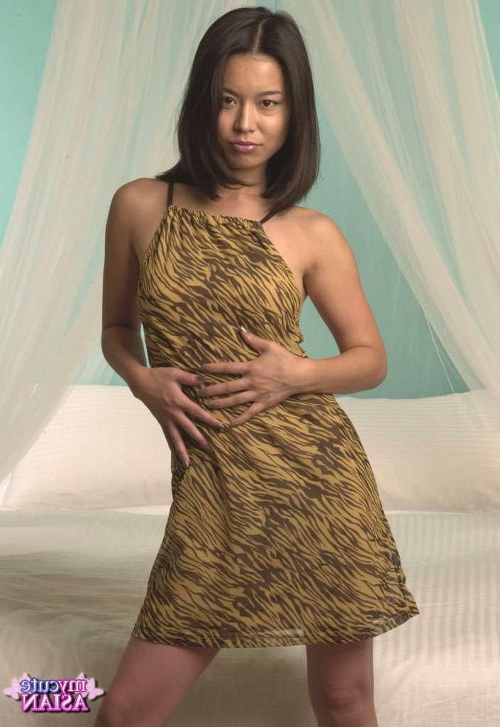 16P Long haired asian babe showing her horny body