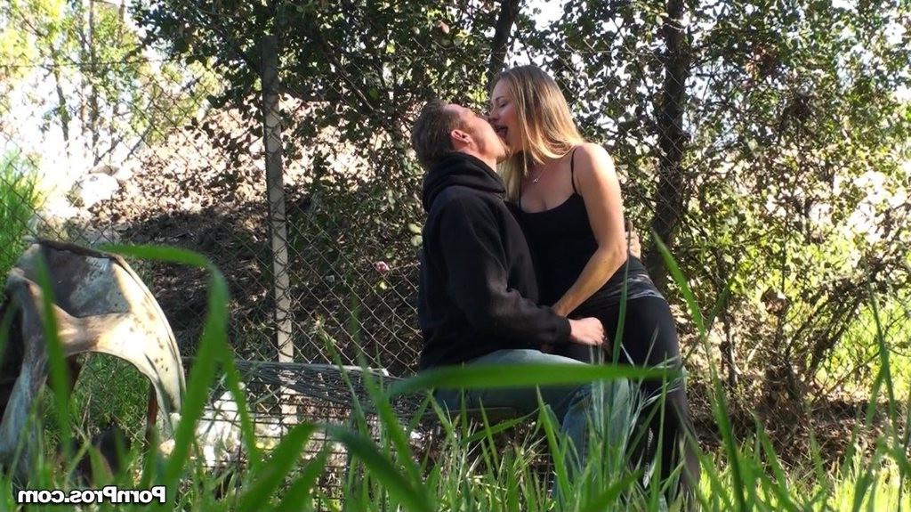 16P Pornstar Daisy Lane sucks a cock dry outdoors