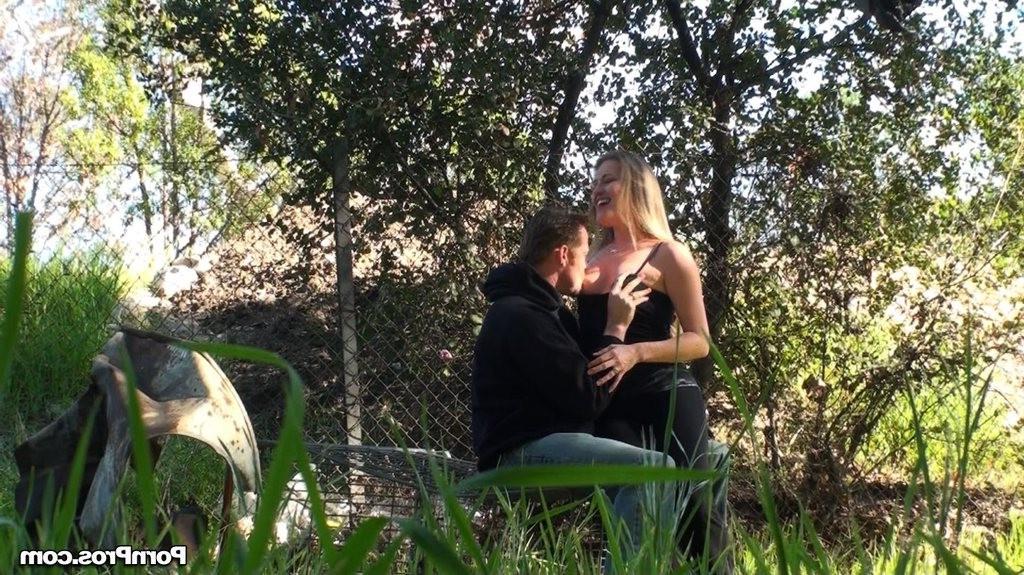 16P Pornstar Daisy Lane sucks a cock dry outdoors