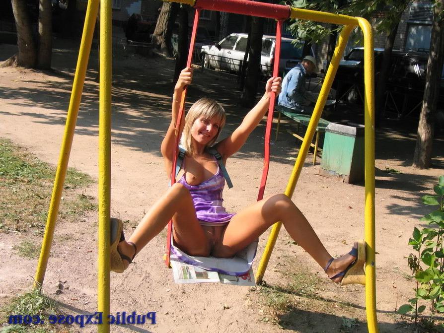 15P Cute girl showing her pussy at the public place