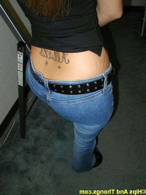 16P Low rise jeans and tiny thong panties