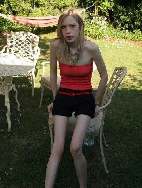 15P very skinny girls showing off their goodies