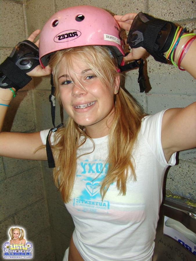 15P Cute rollerblading eighteen year old strips in public bathroom