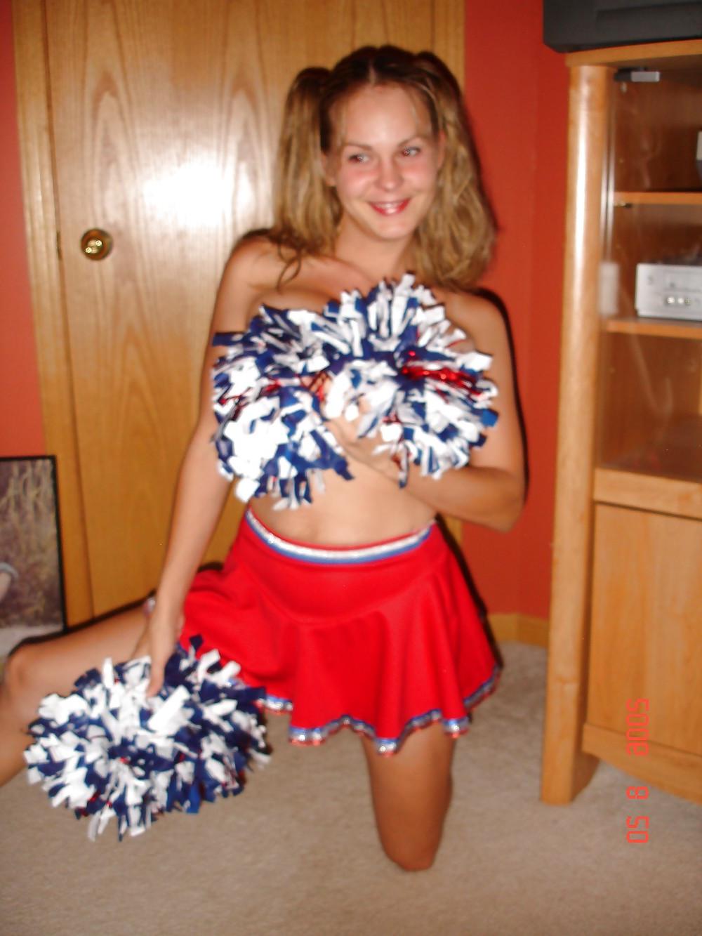 25P GERMAN HORNY CHEERLEADER SLUT