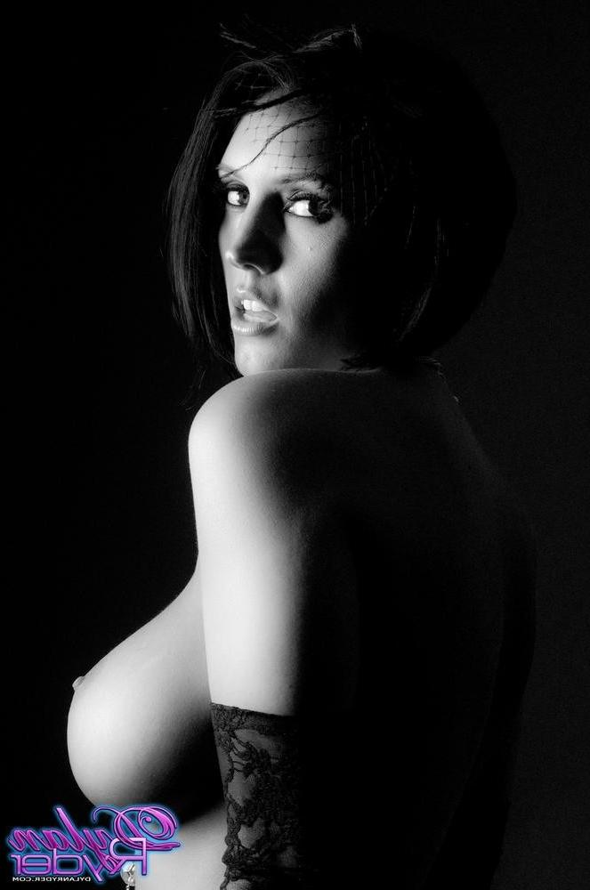 15P Dylan Ryder sexy black and white glamour photos 