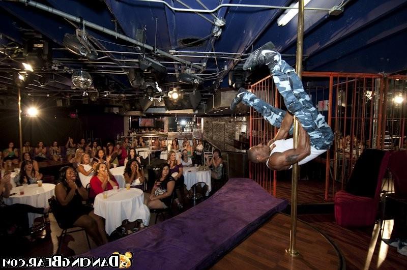 16P Stripper crew face fucks the turned on audience