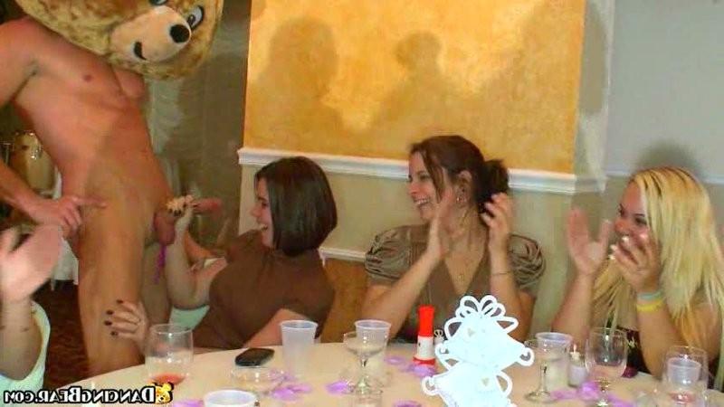 16P The whole audience sucks off the male stippers