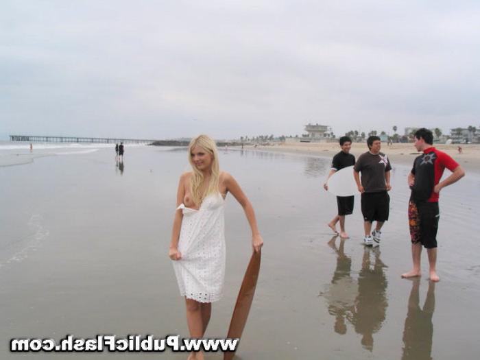16P Blonde Beach Babe Flashes Pink Bits Outdoors On Public Beach