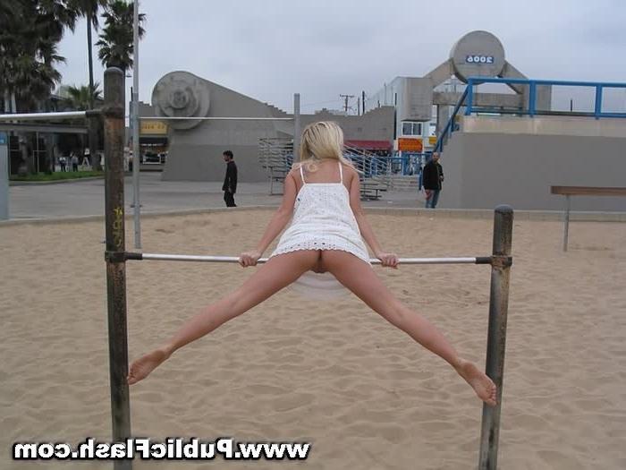 16P Blonde Beach Babe Flashes Pink Bits Outdoors On Public Beach