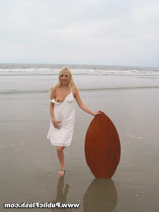 16P Blonde Beach Babe Flashes Pink Bits Outdoors On Public Beach