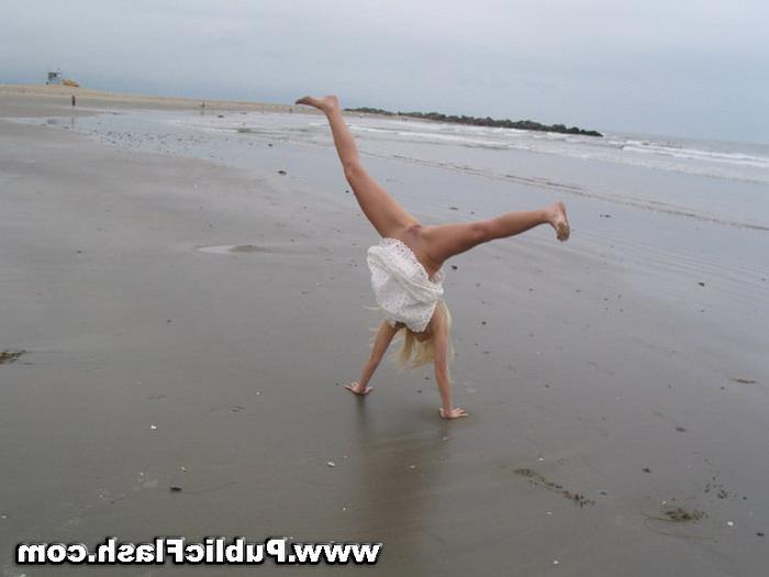 16P Blonde Beach Babe Flashes Pink Bits Outdoors On Public Beach