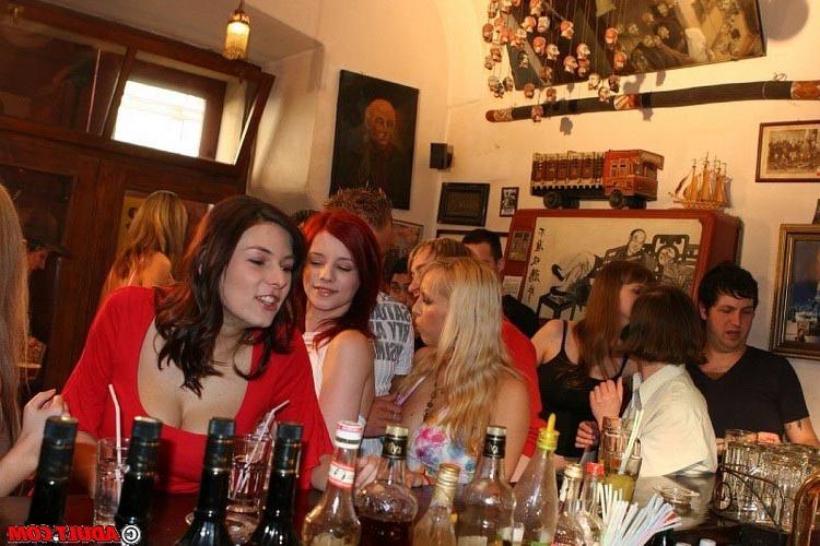 20P Ordinary birthday party turns into groupsex action
