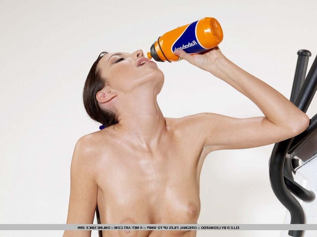 18P Dark haired coed works out the lucious body