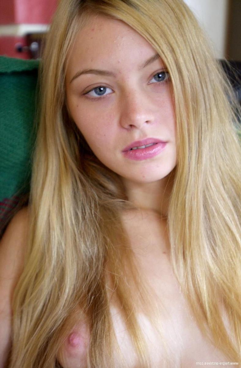 16P 16 best photos of Ukrainian long-haired blonde Katya in solarium