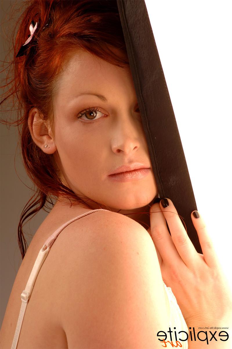 15P Redhead model gets horny and sucks off photographer