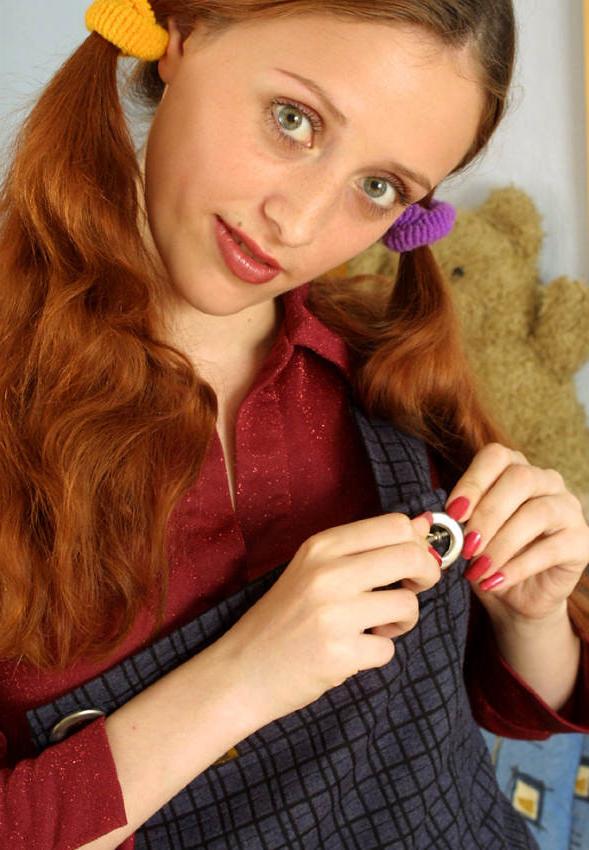 20P Pigtailed curly redfox gettin naked