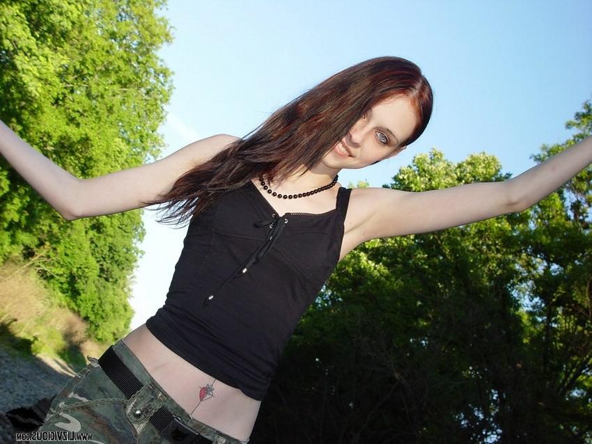 16P the beautiful liz vicious is giving such a great head
