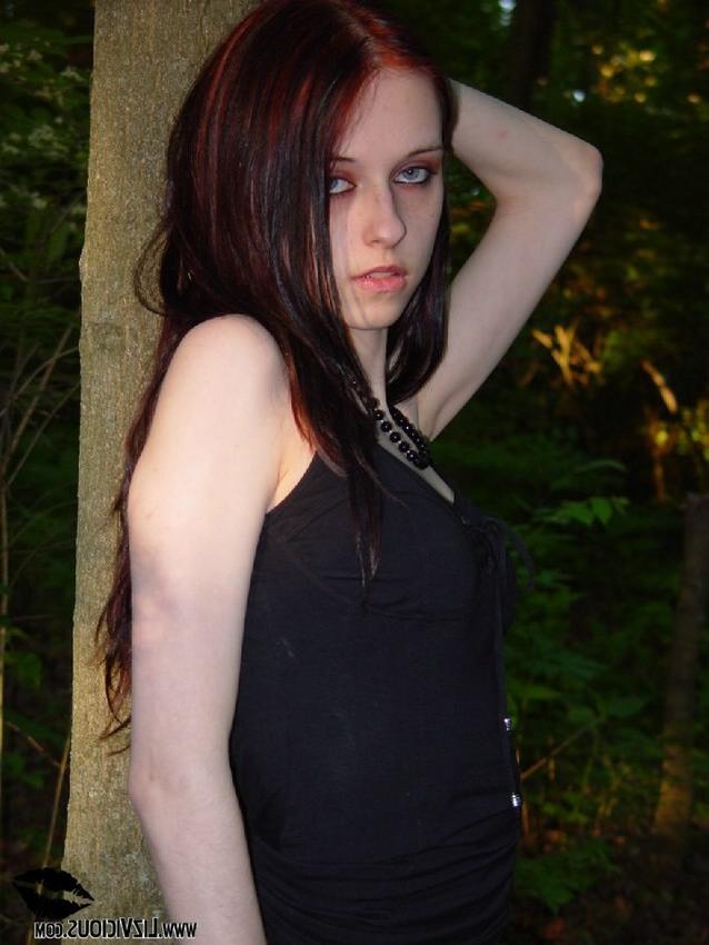 16P the beautiful liz vicious is giving such a great head