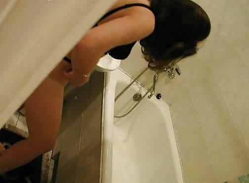 10P Inder im Badezimmer erwischt