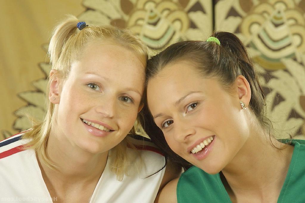 15P Nude Teen Cheerleaders Kissing