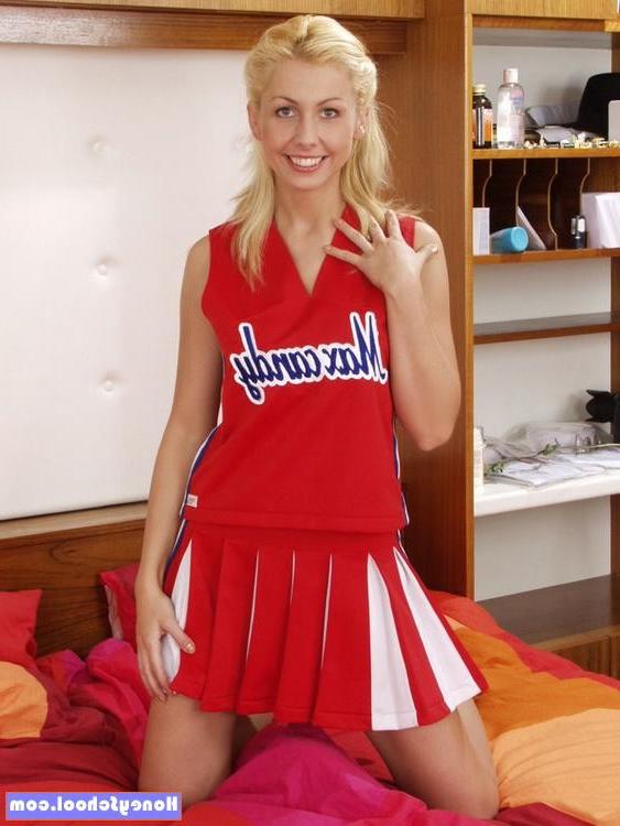 15P Cheerleader stripping nude and pulls back her black panties