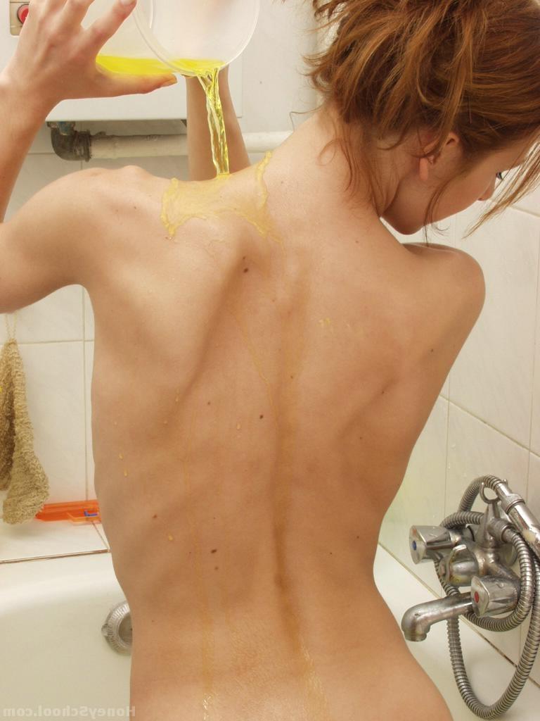 10P Tight Red Head Teen Bathing