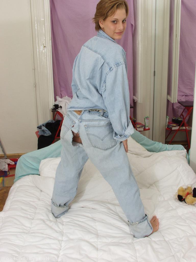 15P Short haired blonde takes off her cloths and inserts a big dildo into her pussy 