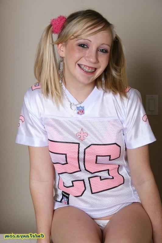 17P Cheerleader Cute Tanya