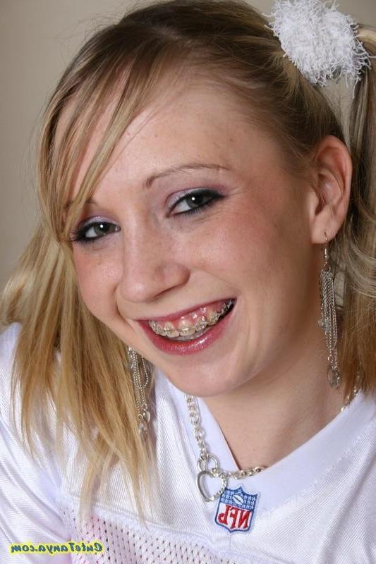 17P Cheerleader Cute Tanya