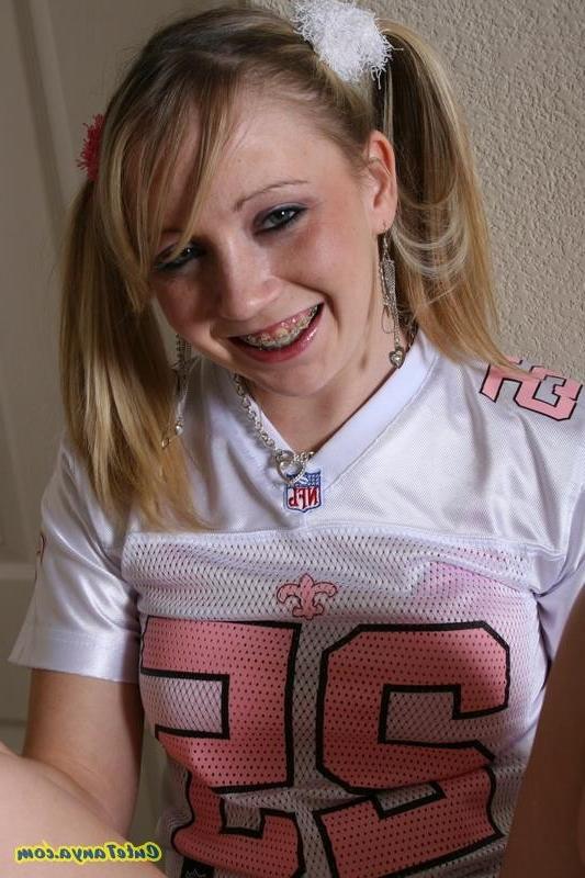 17P Cheerleader Cute Tanya