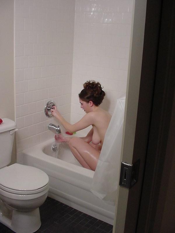 15P Cute amateur babe showering