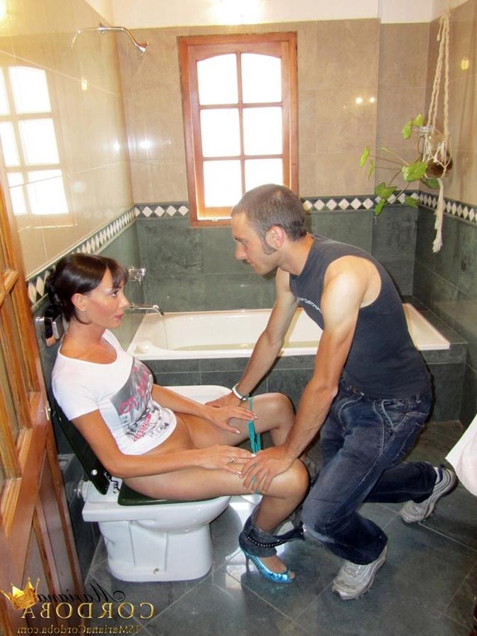 15P TS Mariana Cordoba getting her cock sucked in the bathroom