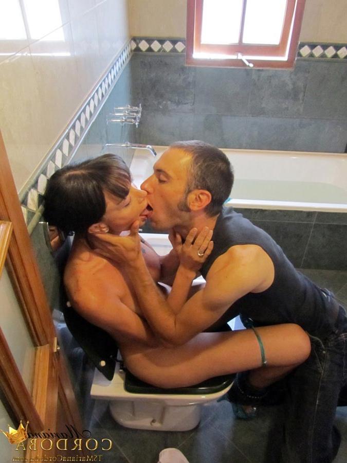 15P TS Mariana Cordoba getting her cock sucked in the bathroom