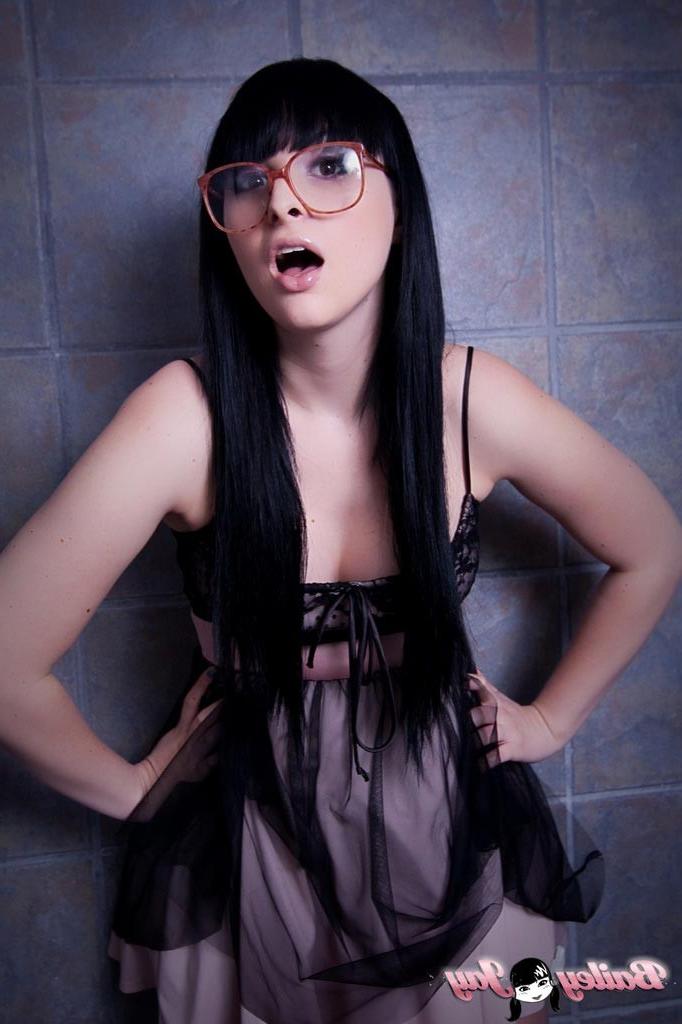 12P Glamorous Bailey Jay posing in a sexy dress