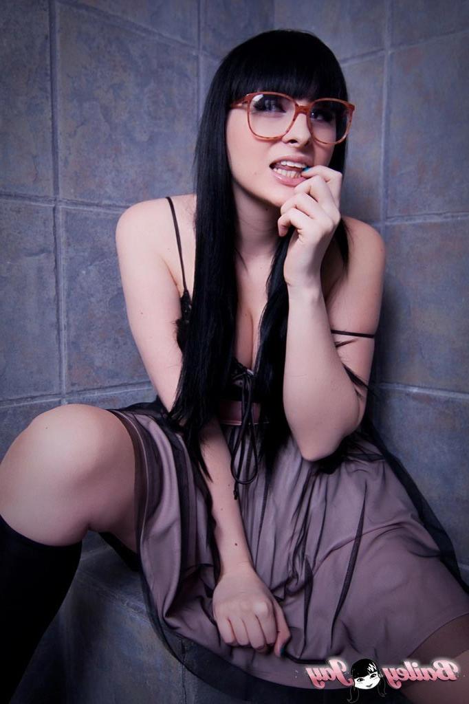 12P Glamorous Bailey Jay posing in a sexy dress