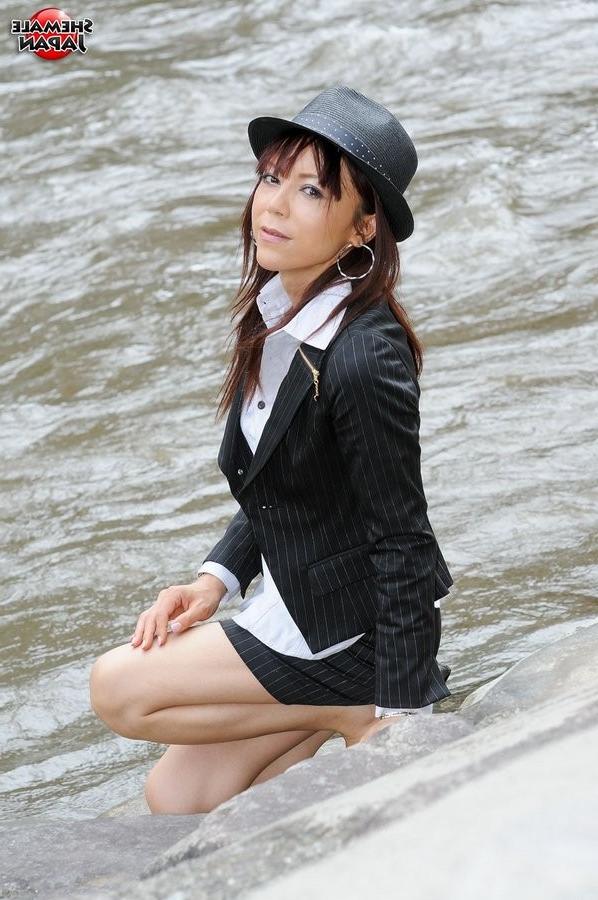 16P Stunning Japanese Shemale Sakura Naked And All Tied Up