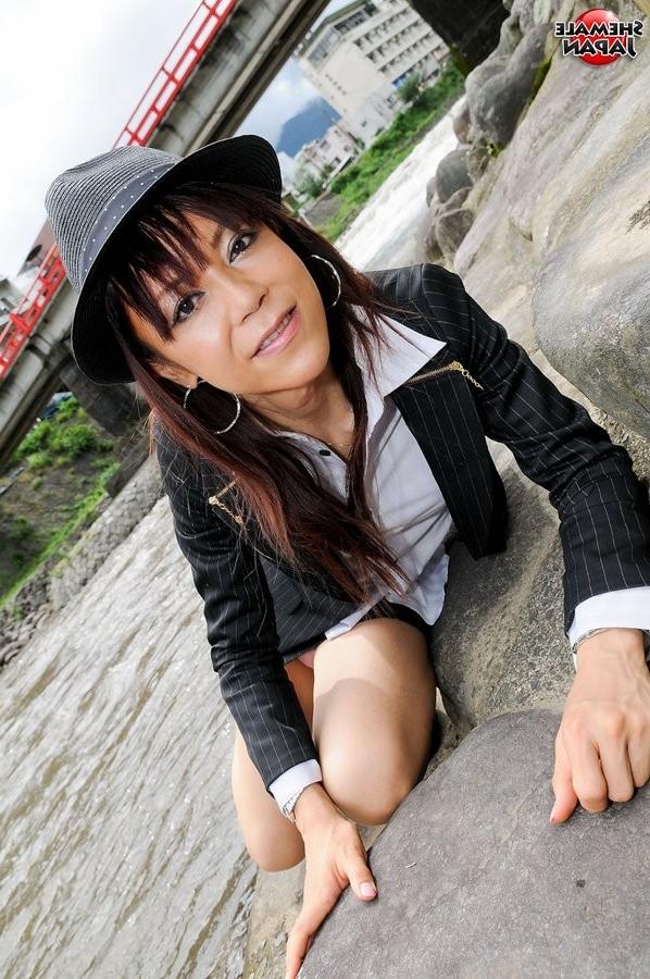 16P Stunning Japanese Shemale Sakura Naked And All Tied Up