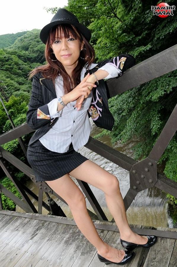 16P Stunning Japanese Shemale Sakura Naked And All Tied Up