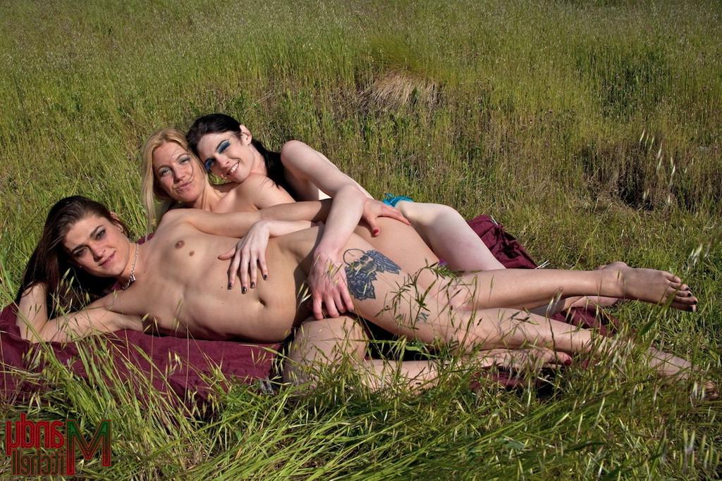 15P Sexy Mandy Mitchell has an outdoor 3way for her birthday