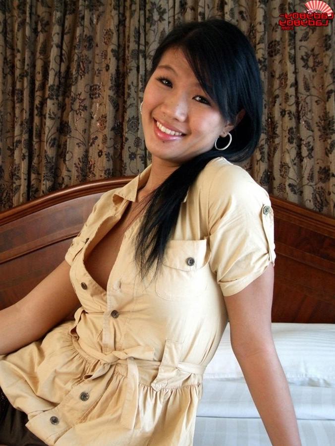 17P Stunning Asian Ladyboy Jerking Her Amazing Ladycock