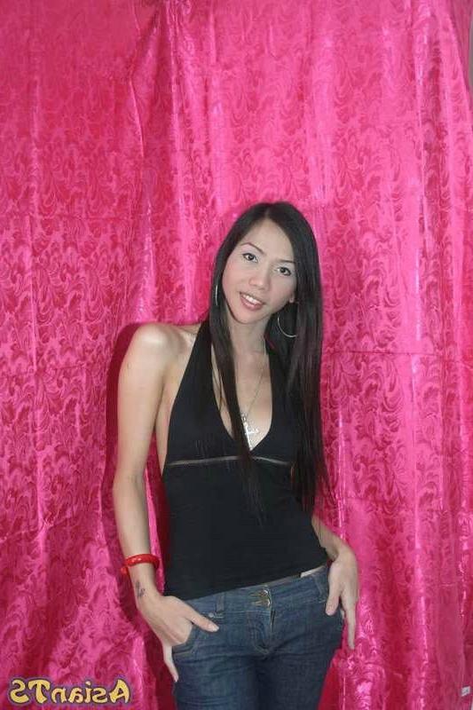 14P Yummy Asian Ladyboy Jerking Herself Off On The Bed