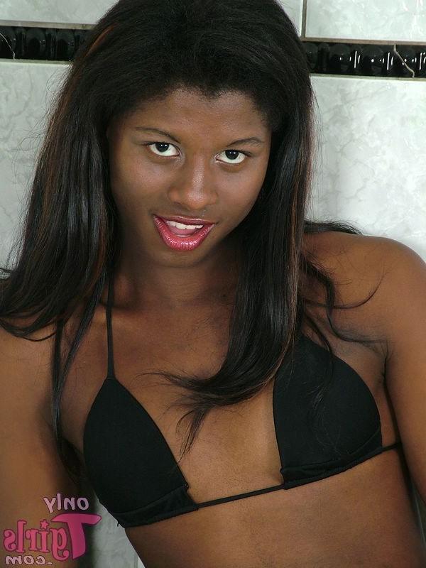 15P Gorgeous ebony shemale having fun in the bathroom