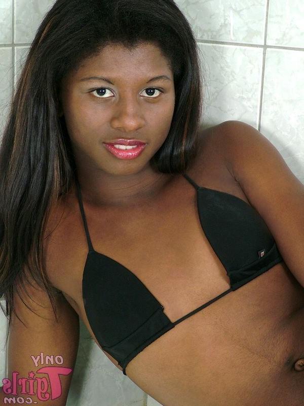 15P Gorgeous ebony shemale having fun in the bathroom